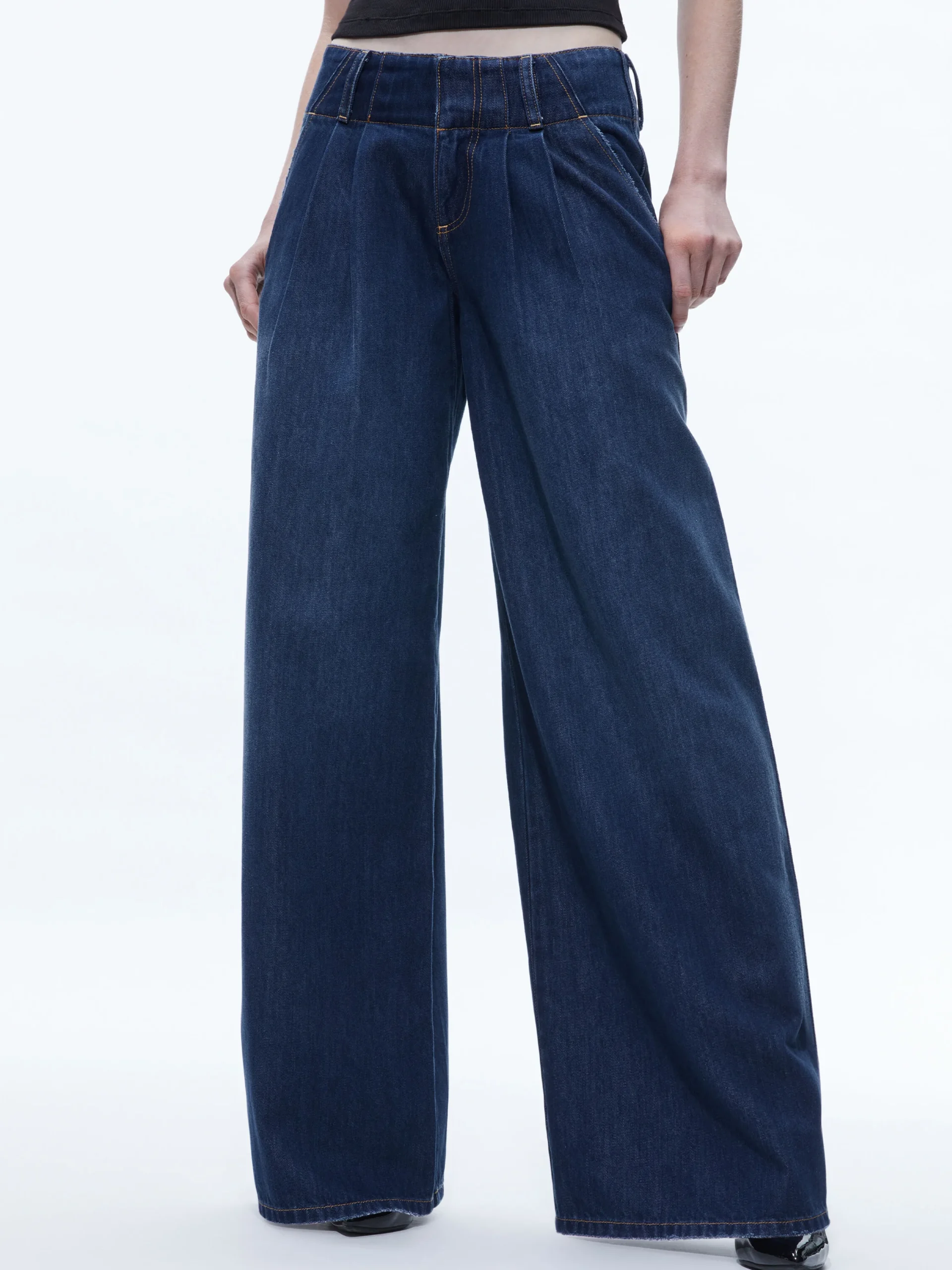 Alice and Olivia ANDERS LOW RISE PLEATED JEAN *FEATURED SHOPS | CLOTHING | CLOTHING