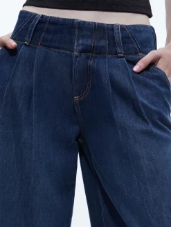 Alice and Olivia ANDERS LOW RISE PLEATED JEAN *FEATURED SHOPS | CLOTHING | CLOTHING