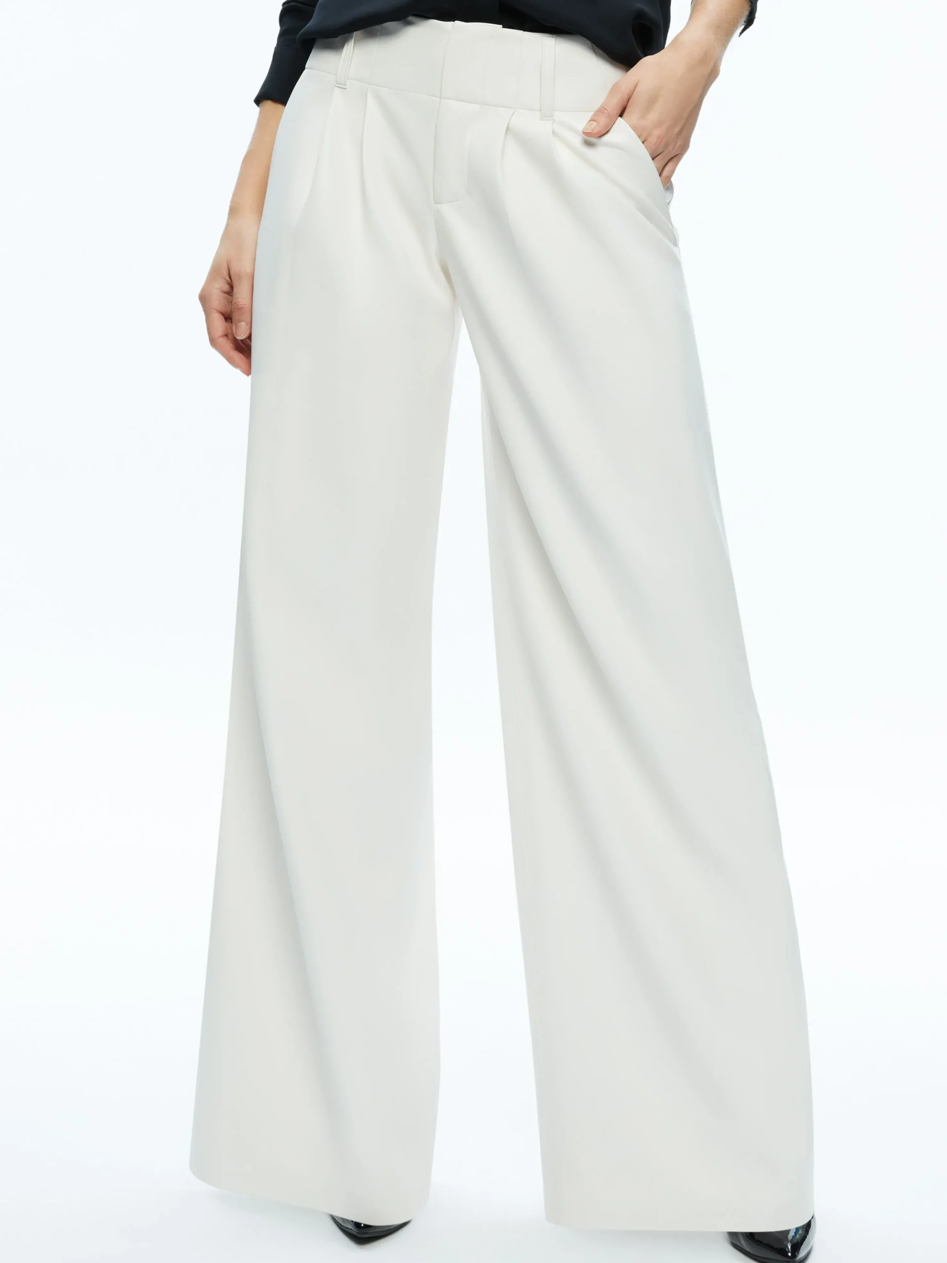 Alice and Olivia ANDERS VEGAN LEATHER LOW RISE PANT *FEATURED SHOPS | FEATURED SHOPS | CLOTHING