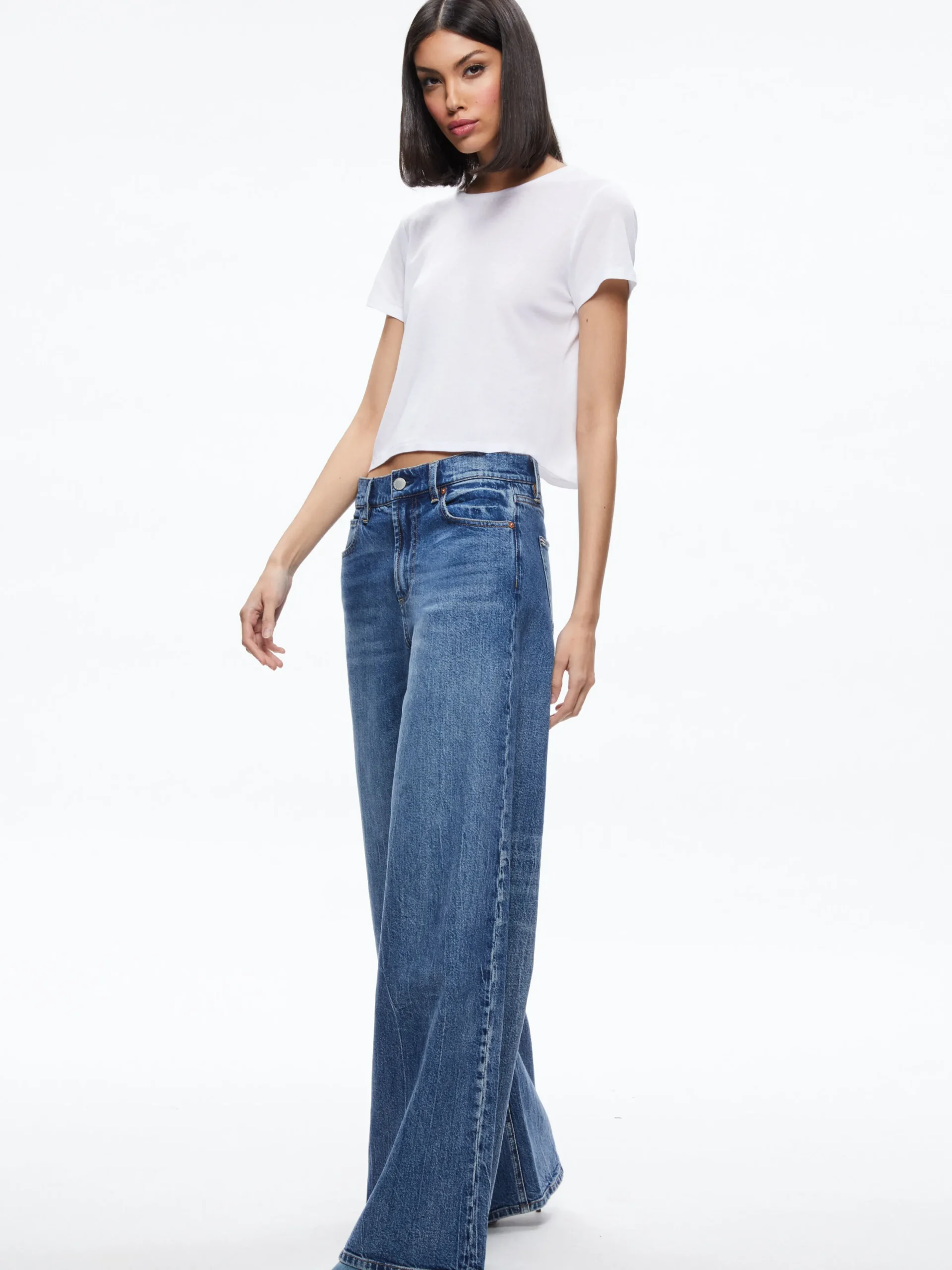 Alice and Olivia CINDY CLASSIC CROPPED TEE *FEATURED SHOPS | CLOTHING