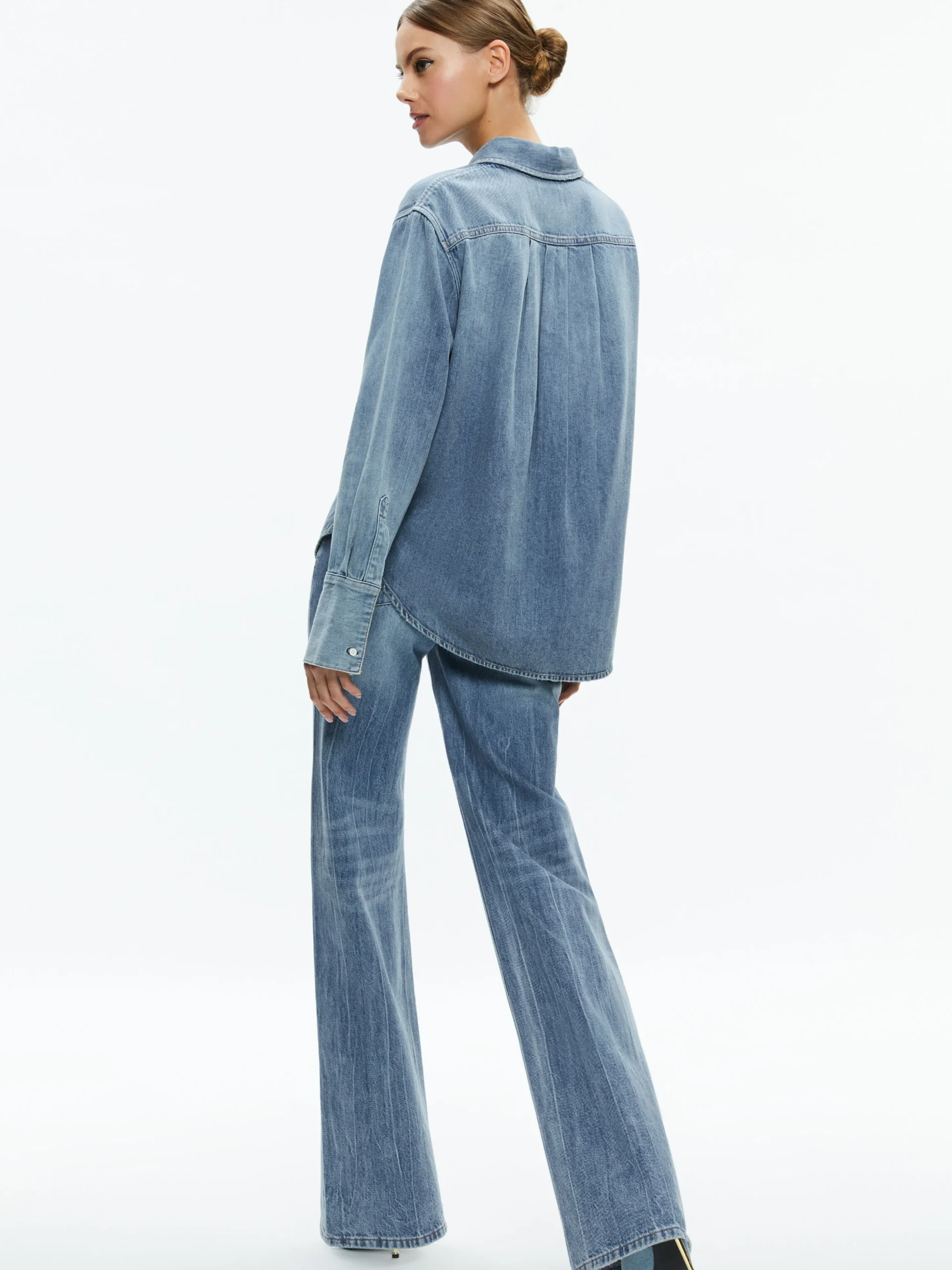 Alice and Olivia FINELY DENIM BUTTON DOWN SADIE LT VINTAGE BLUE*FEATURED SHOPS | FEATURED SHOPS | CLOTHING
