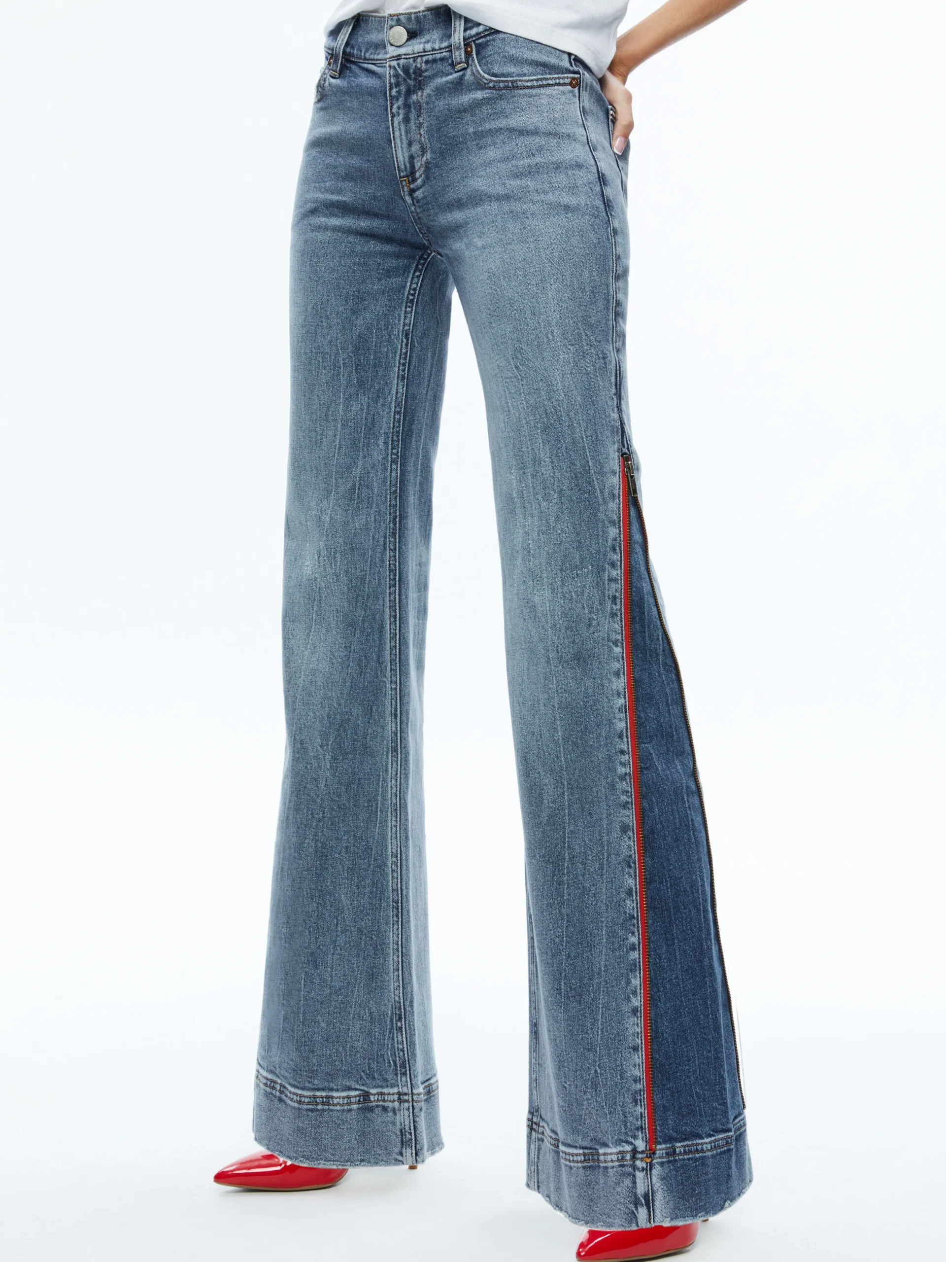 Alice and Olivia REY SIDE ZIPPER WIDE LEG JEAN SADIE LT VINT BLUE/BRT RUBY*FEATURED SHOPS | CLOTHING | CLOTHING